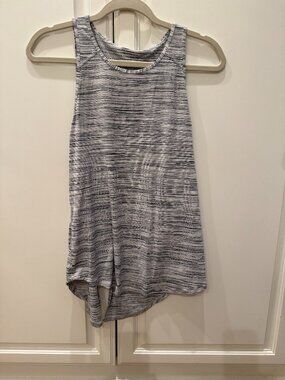 Lululemon Yoga Tank that ties in the back